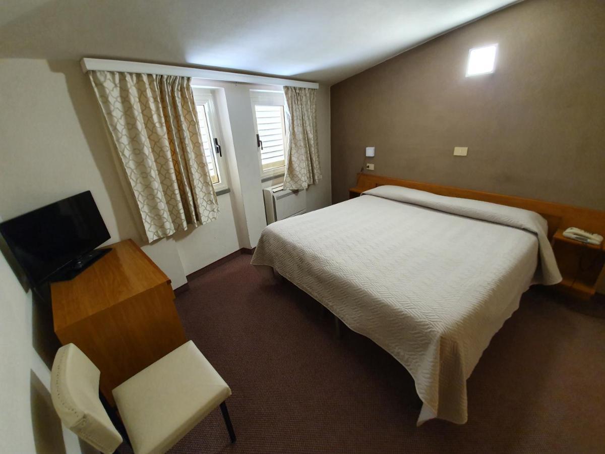 Hotel Giovanna Монтекатіні-Терме Екстер'єр фото